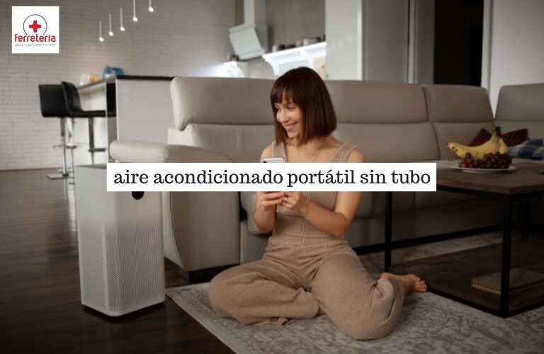 Mujer con aire acondicionado sin subo en su casa